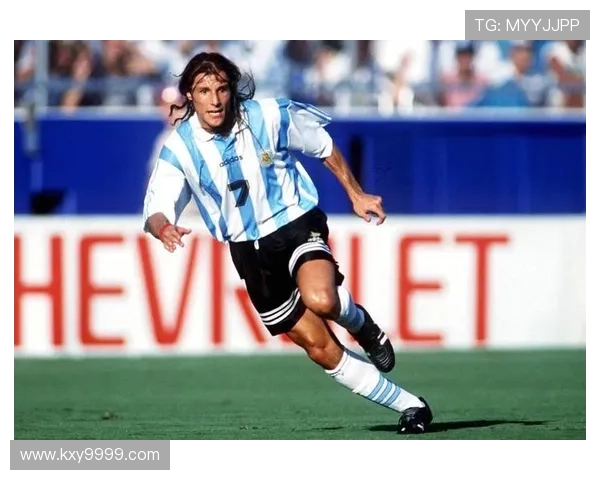 足球明星的独特技能揭秘:他们如何在赛场上展现惊人特技 足球明星的独特技能揭秘:他们如何在赛场上展现惊人特技