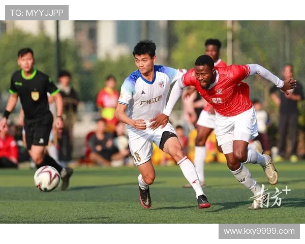 广州足球队在邀请赛中的灵活性表现分析与战术探讨