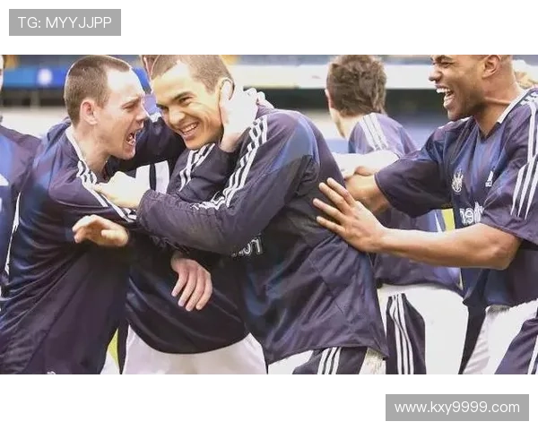 从绿茵场到银幕上足球明星的华丽转身与人生新篇